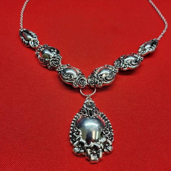 Icon Collection Silver Tone Necklace & Earrings Jewelry Set - Picture 4 of 12